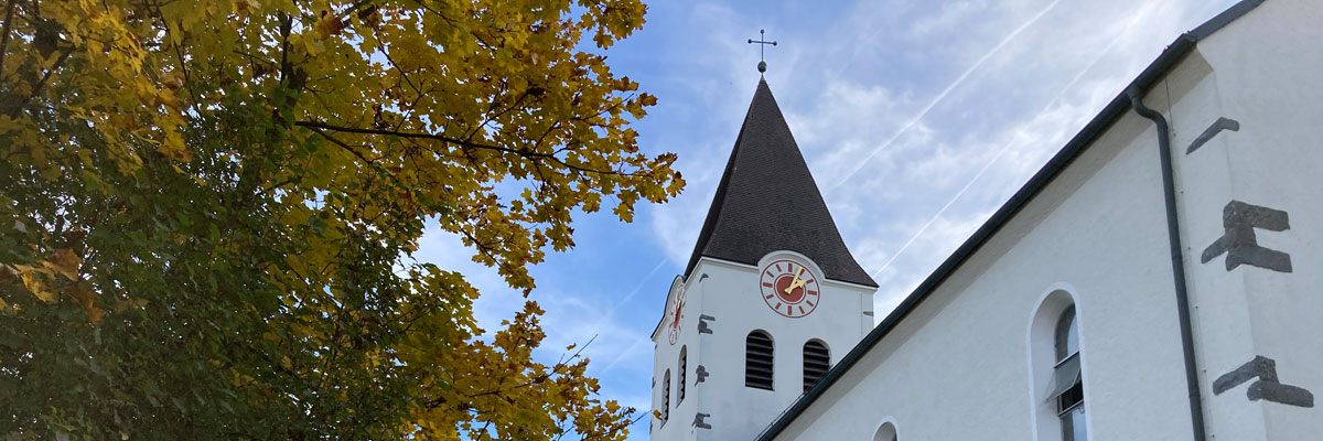 Kirche Herbst 21