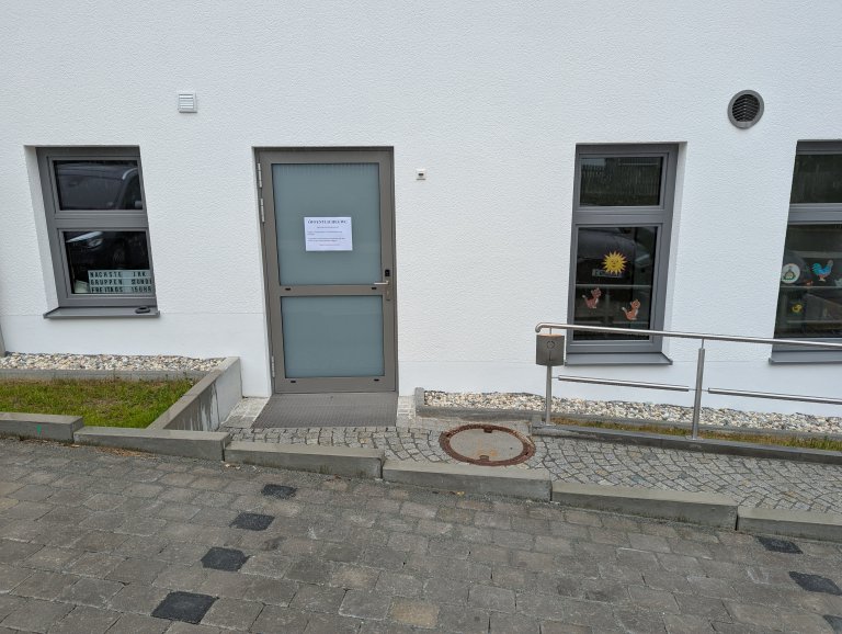 Öffentliches WC im Hort
